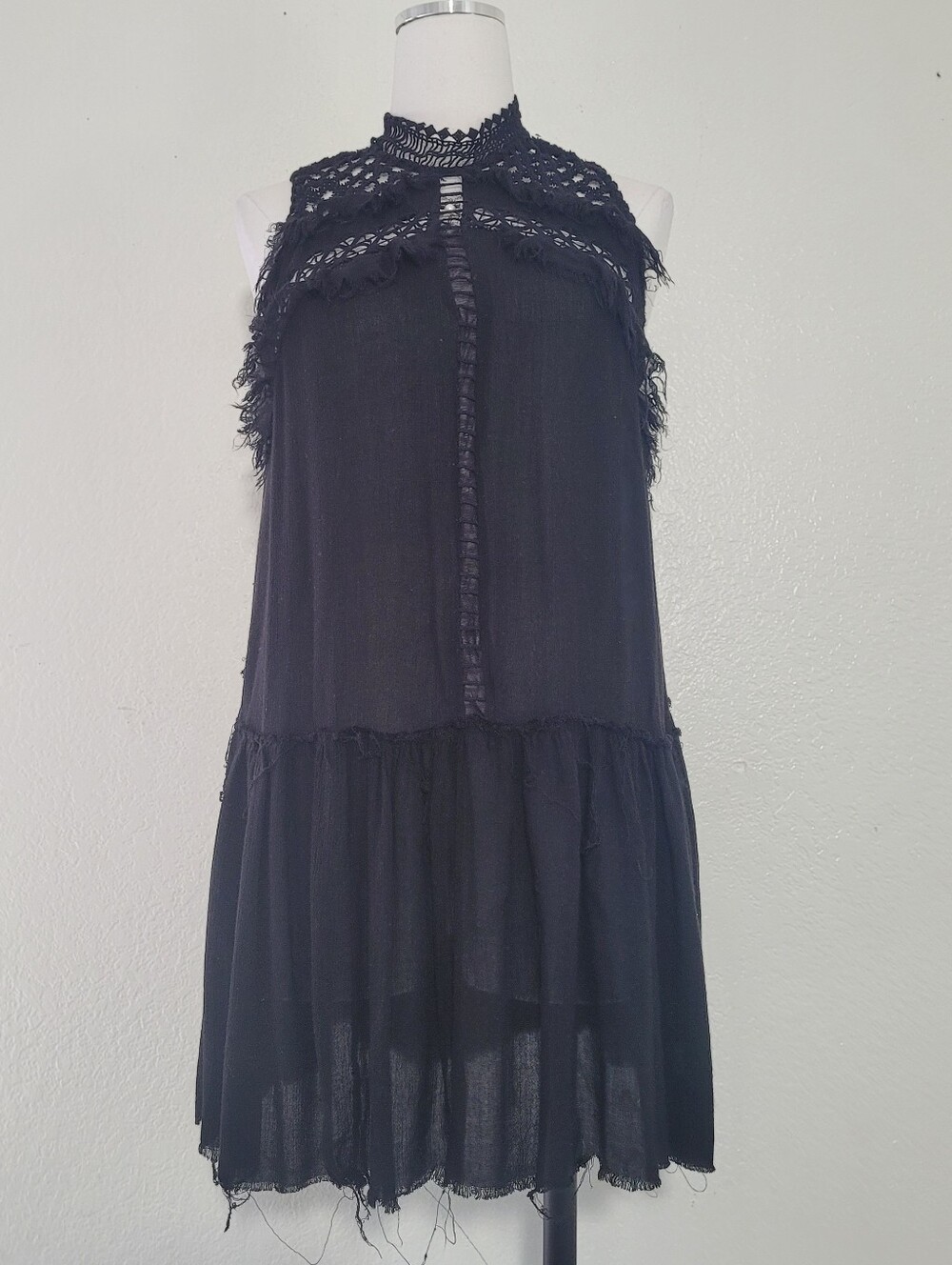 Free People One Ma Jolie Black Blackless Sleeveless Tiered Lace Neck Dress Small
